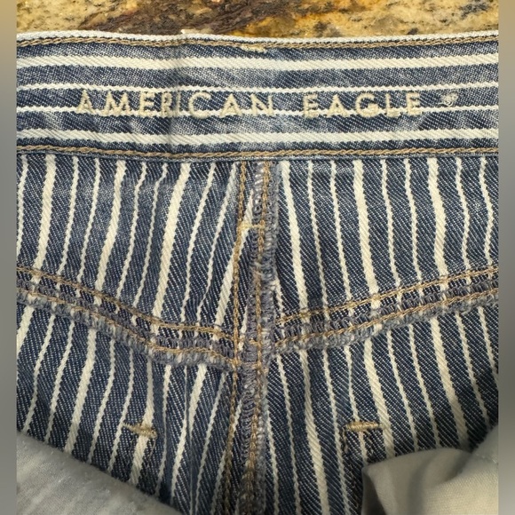 American Eagle Boyfriend Pinstripe Stripes Distressed Denim Shorts Size 00 - Picture 3 of 7